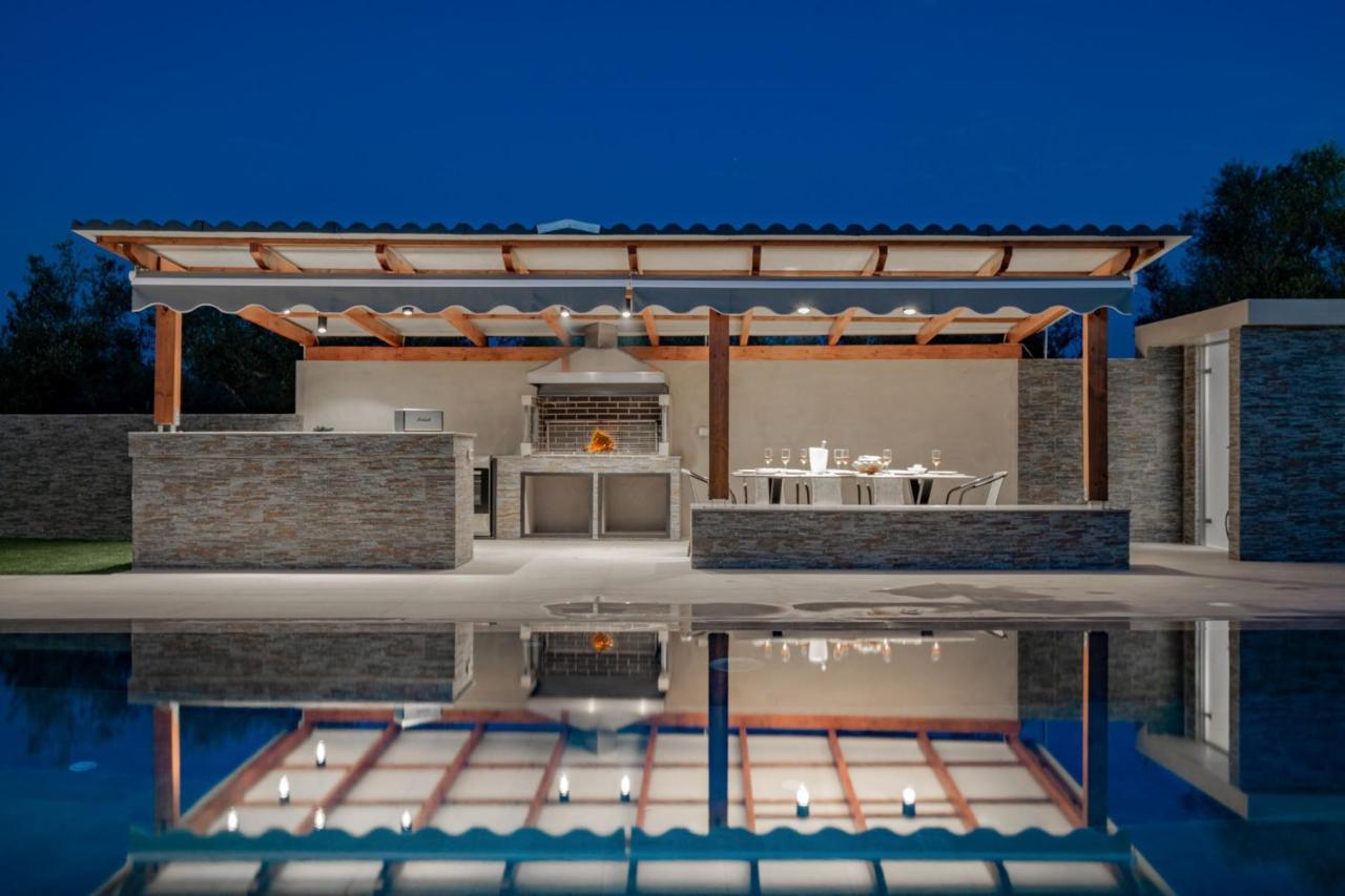 Antonia Villa - Luxurious Serenity With Private Pool, By Zantewize Kalipádhon Buitenkant foto